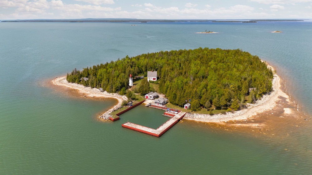 5 Michigan Luxury Retreats: Lakefront Estates, Island Haven, and ...