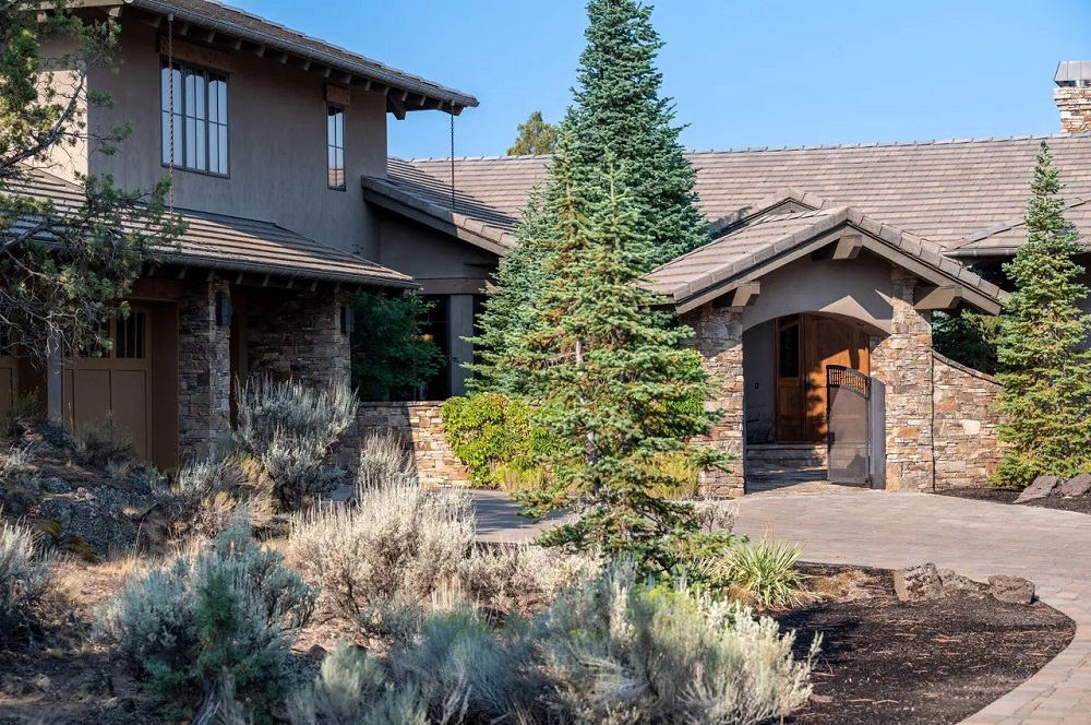 5 Luxury Homes in Idaho and Oregon Showcasing Breathtaking Views and Elegant Design