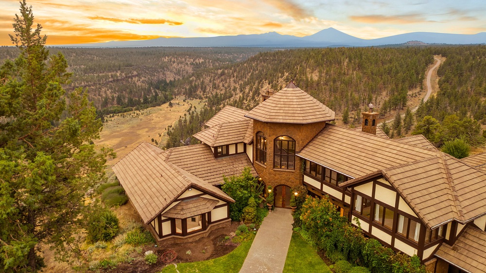 3 Oregon Estates Showcasing Timeless Elegance and Breathtaking Natural Surroundings