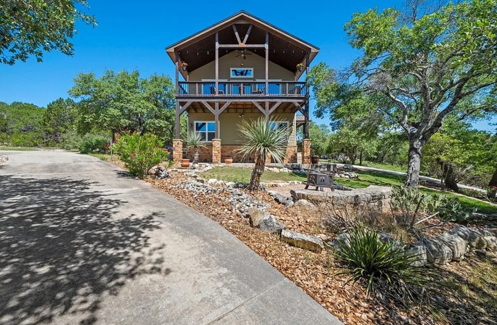 5 Texas Hill Nation Retreats with Lake Views and Acreage 5 Texas Hill Nation Retreats with Lake Views and Acreage