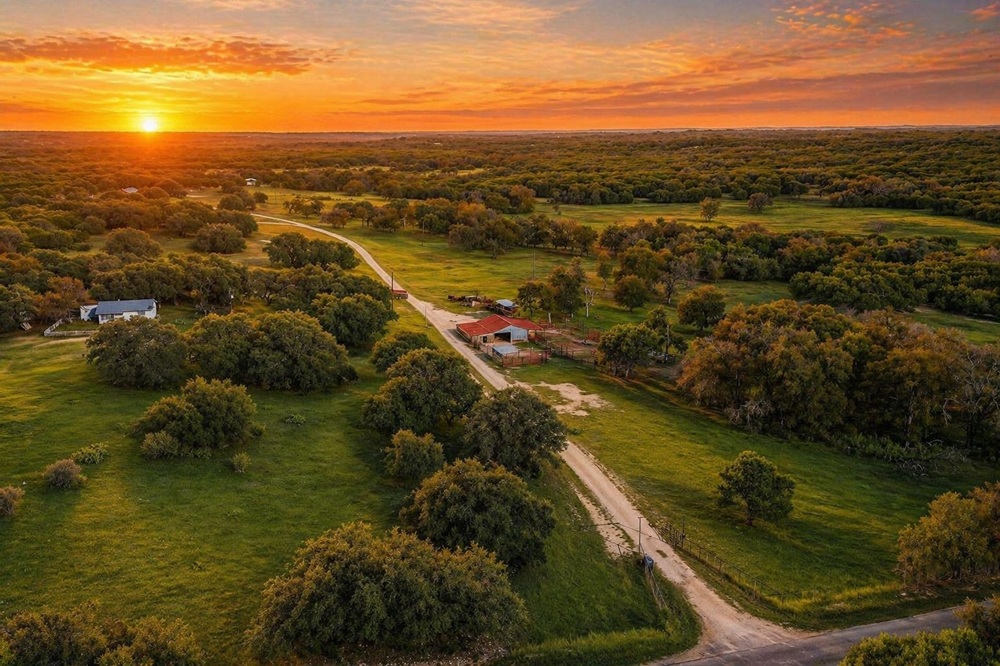 5 Luxurious Texas Ranch and Lakefront Estates Close to Austin
