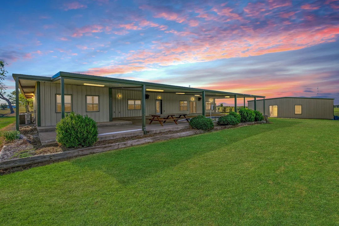 5 Texas Residences Mixing Fashionable Consolation with Spacious, Serene Environment