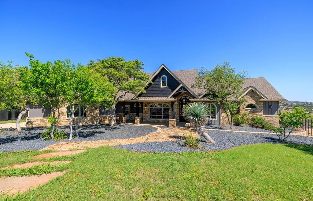 5 Texas Luxurious Estates Showcasing Expansive Acreage and Timeless Class
